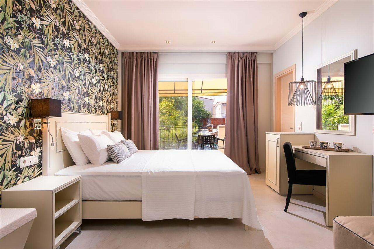 Neikos Mediterraneo Luxury Suites Hanioti Exterior photo