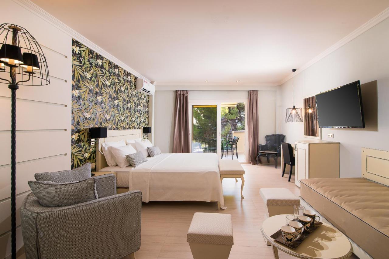 Neikos Mediterraneo Luxury Suites Hanioti Exterior photo