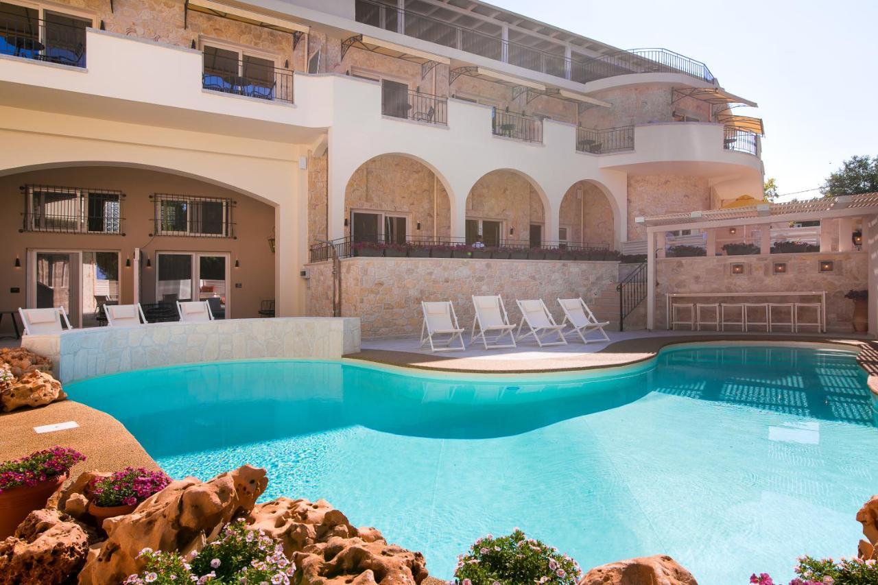 Neikos Mediterraneo Luxury Suites Hanioti Exterior photo