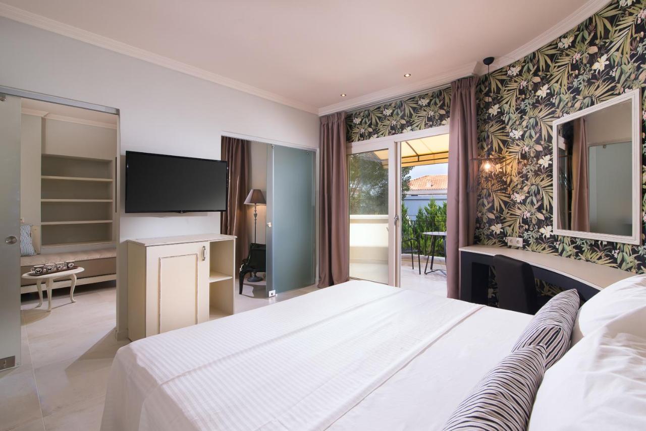 Neikos Mediterraneo Luxury Suites Hanioti Exterior photo