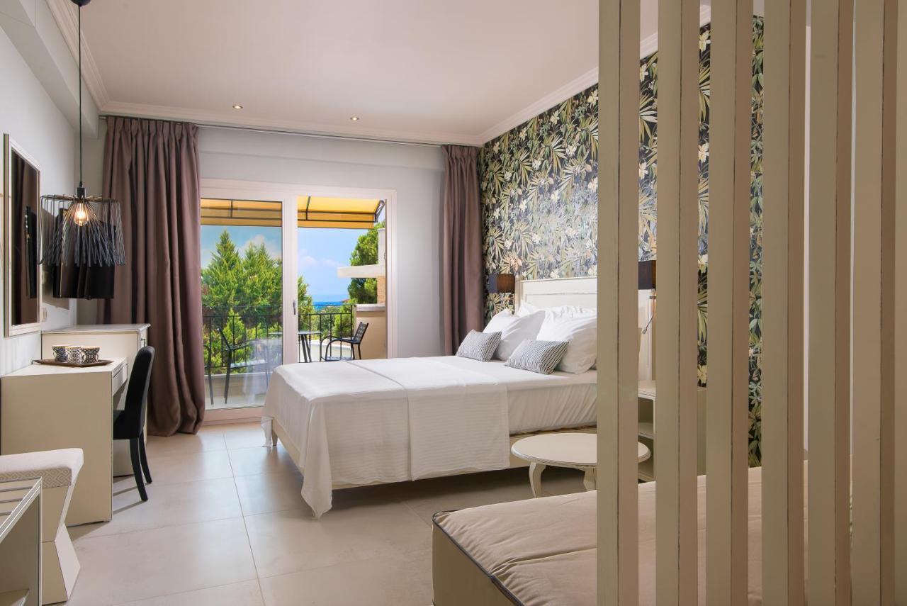 Neikos Mediterraneo Luxury Suites Hanioti Exterior photo