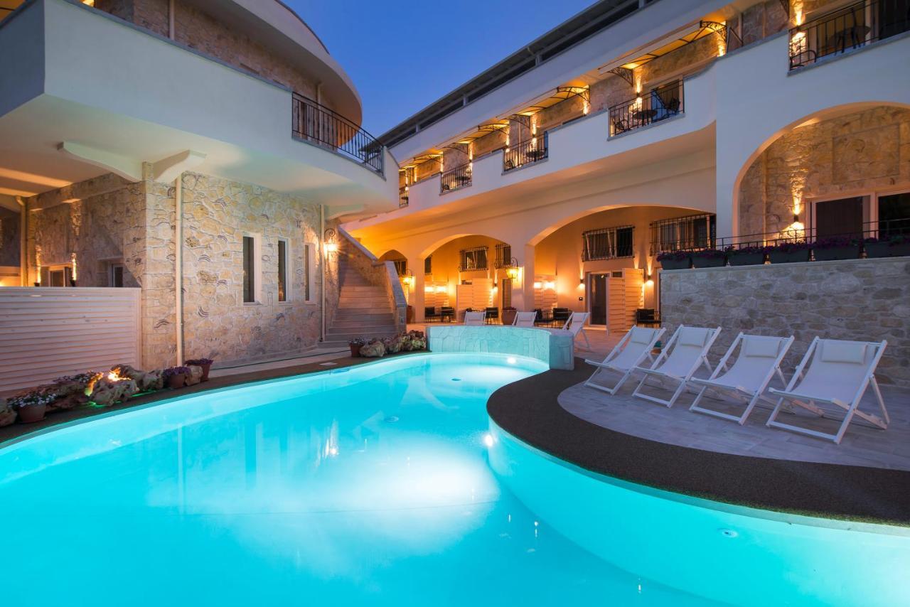Neikos Mediterraneo Luxury Suites Hanioti Exterior photo