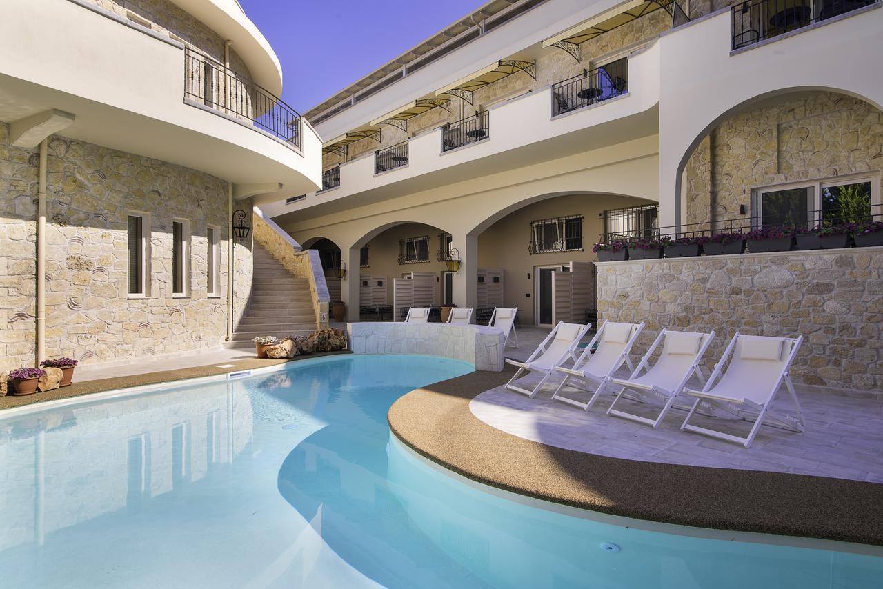 Neikos Mediterraneo Luxury Suites Hanioti Exterior photo