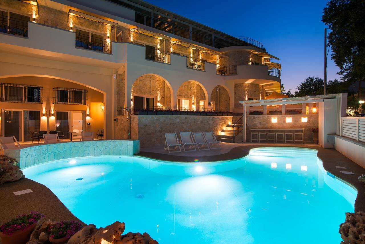 Neikos Mediterraneo Luxury Suites Hanioti Exterior photo